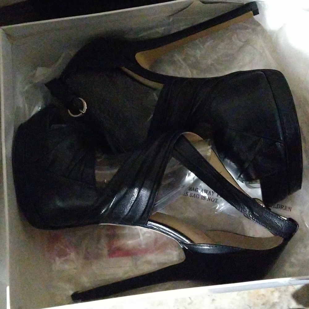 Nine West Black Pumps